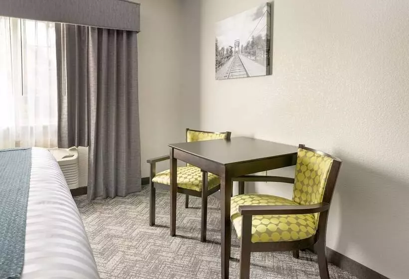 호텔 Comfort Inn & Suites Tualatin  Lake Oswego South