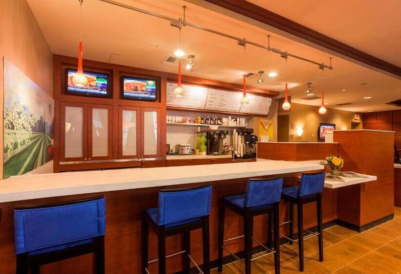 فندق Courtyard Boston Copley Square