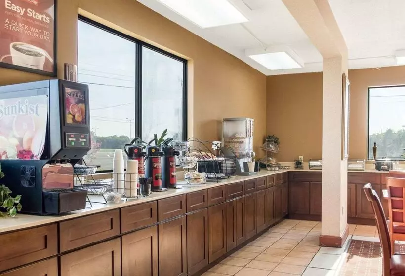 هتل Econo Lodge By Choice Greenville