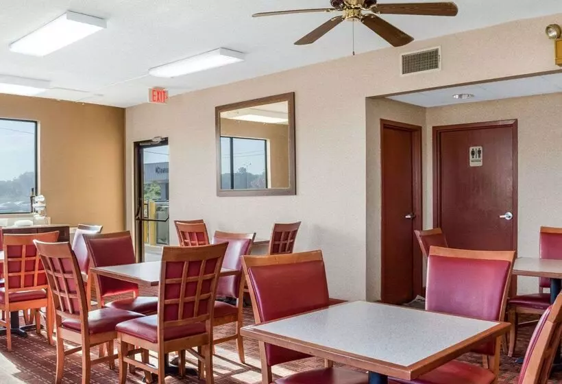 هتل Econo Lodge By Choice Greenville