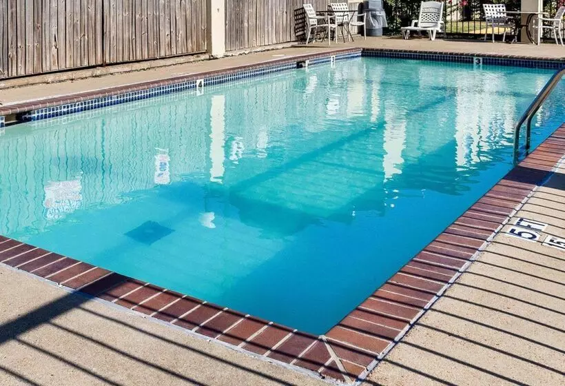 هتل Econo Lodge By Choice Greenville