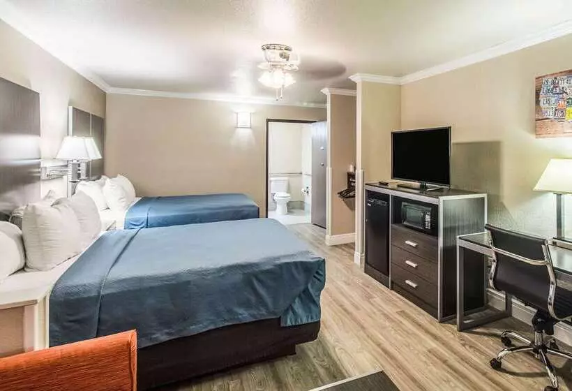 Отель Econo Lodge Inn & Suites Corpus Christi