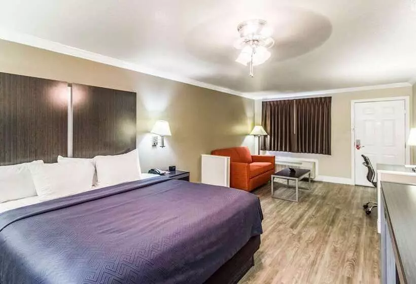 Отель Econo Lodge Inn & Suites Corpus Christi