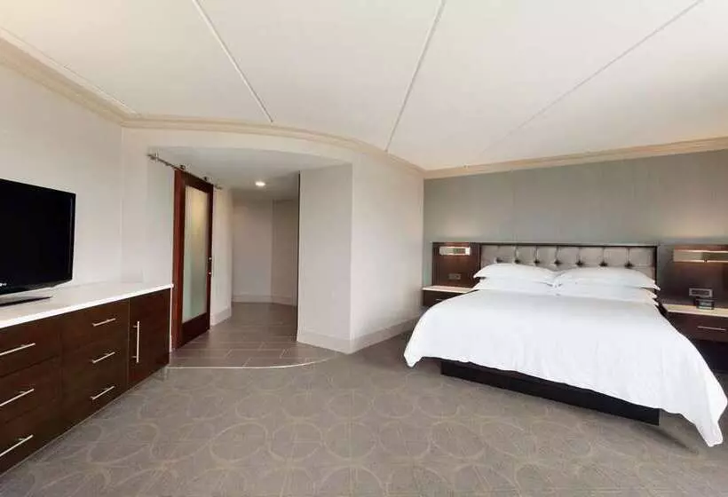 هتل Hilton Philadelphia City Avenue