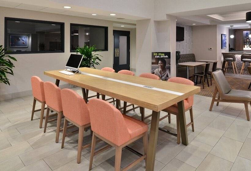 Holiday Inn Hotel & Suites Overland Park Convention Center By Ihg