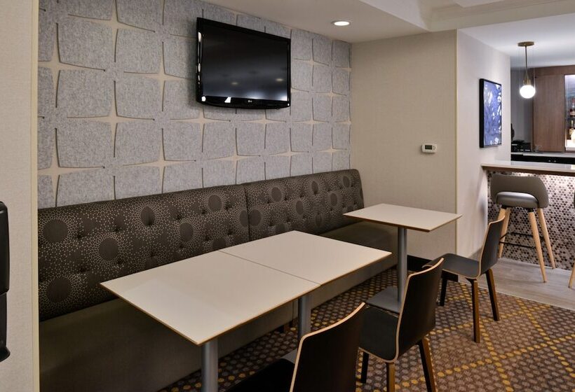 Holiday Inn Hotel & Suites Overland Park Convention Center By Ihg