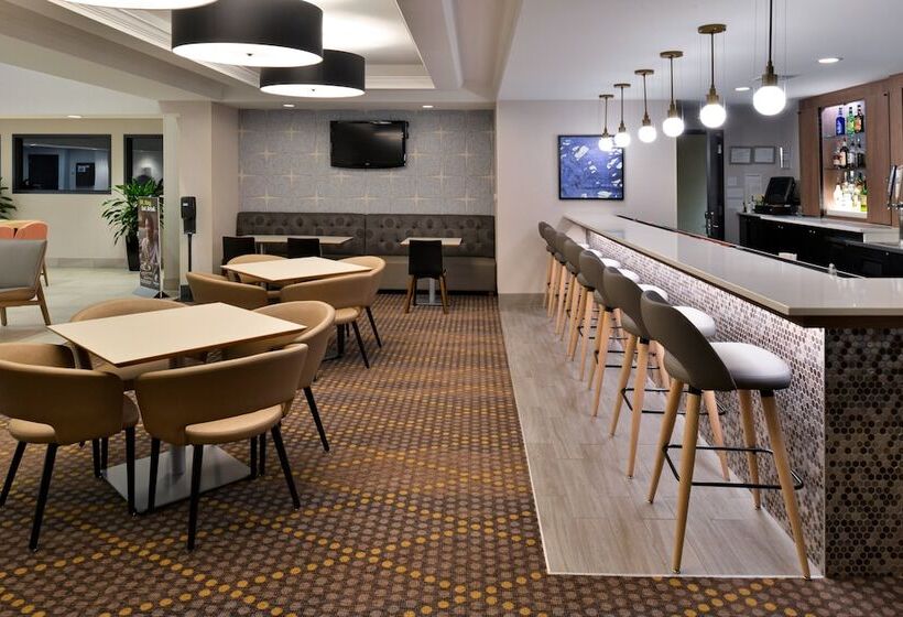 Holiday Inn Hotel & Suites Overland Park Convention Center By Ihg