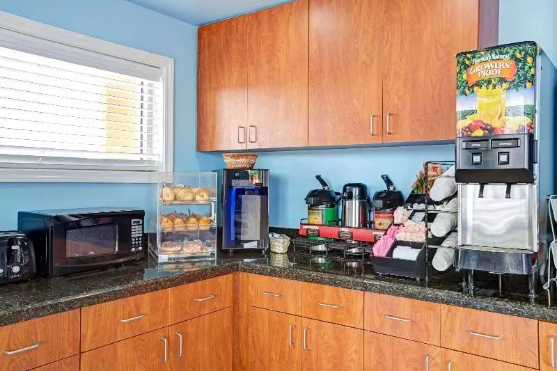 Отель Howard Johnson By Wyndham Galveston