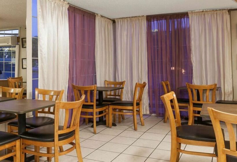 Szálloda Howard Johnson By Wyndham Bakersfield