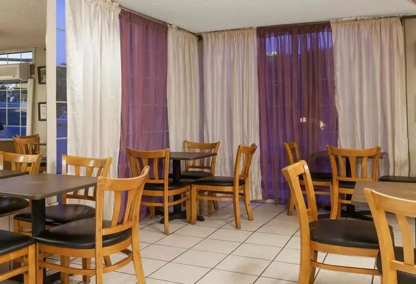 酒店 Howard Johnson By Wyndham Bakersfield