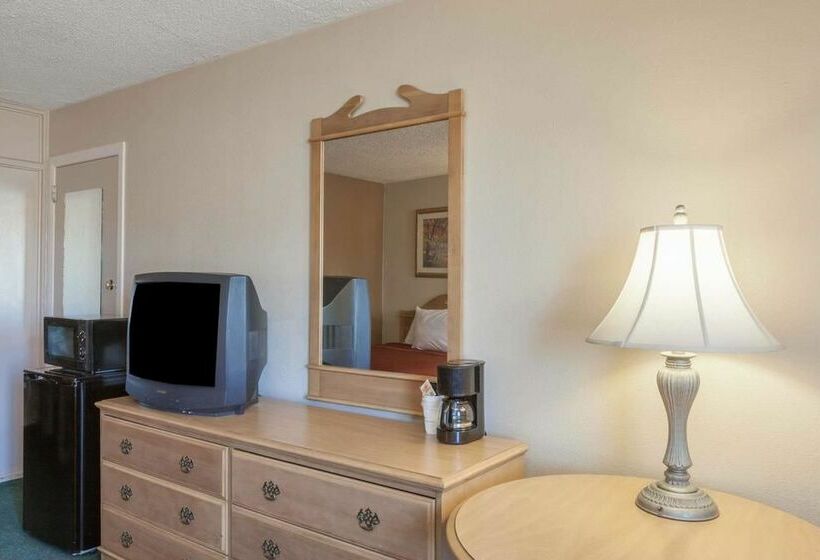 Szálloda Howard Johnson By Wyndham Bakersfield