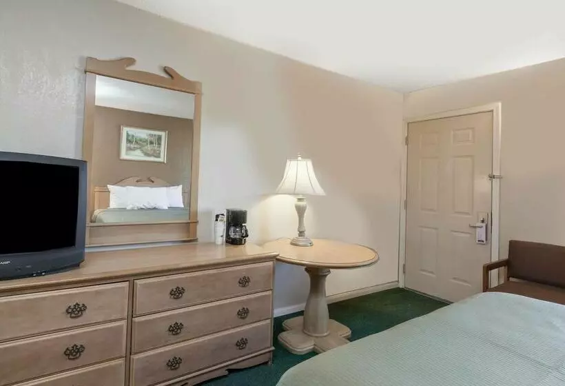 酒店 Howard Johnson By Wyndham Bakersfield