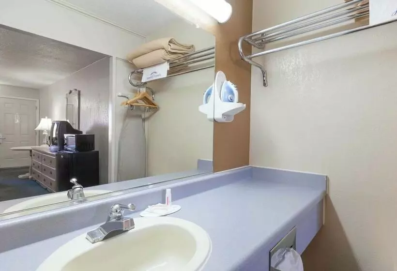 酒店 Howard Johnson By Wyndham Bakersfield