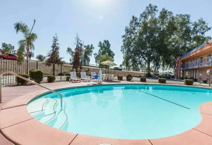 酒店 Howard Johnson By Wyndham Bakersfield