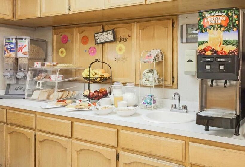 Szálloda Howard Johnson By Wyndham Bakersfield