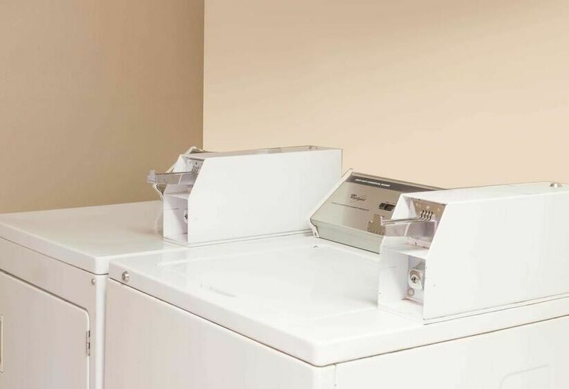 Szálloda Howard Johnson By Wyndham Bakersfield