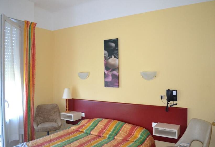 Отель Le Bretagne