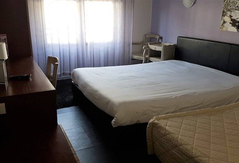 Отель Le Bretagne