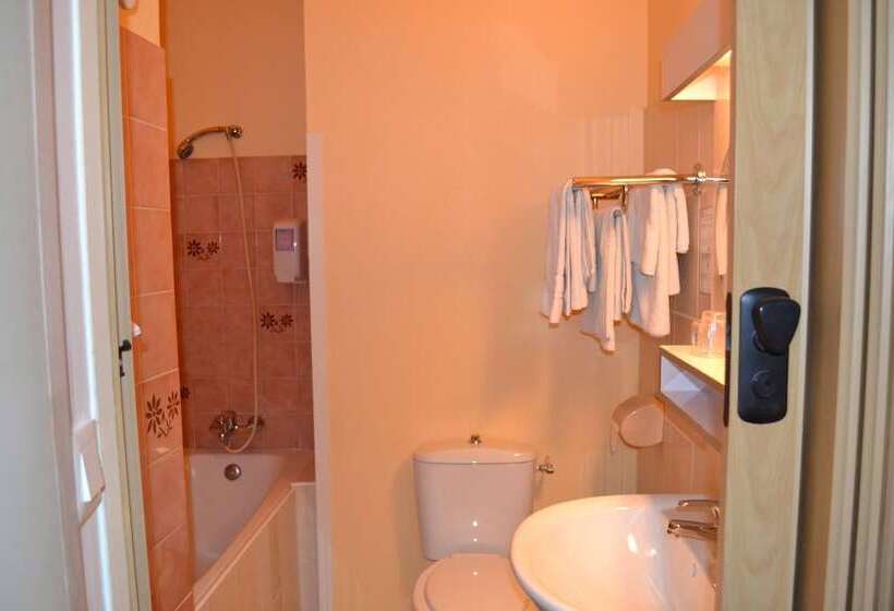 Отель Le Bretagne