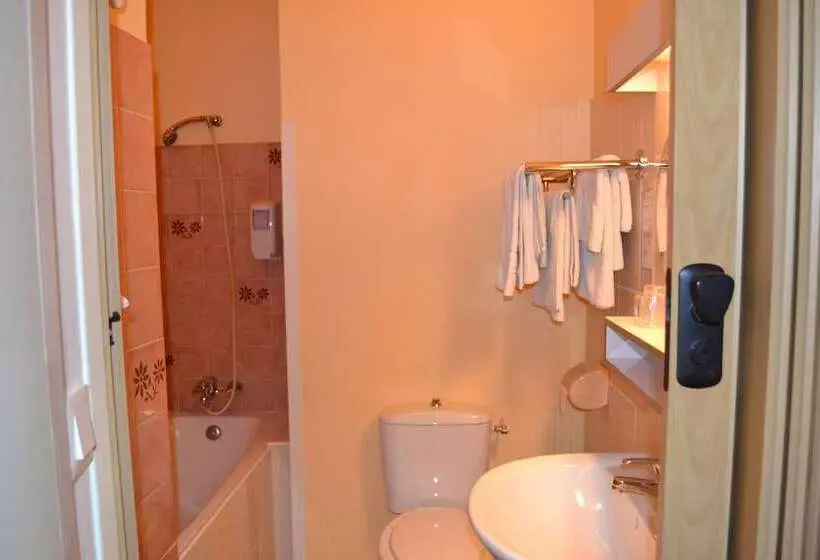 Отель Le Bretagne