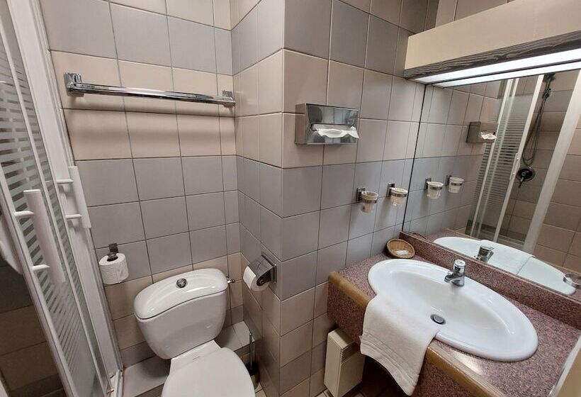 فندق Logis Hôtels   Hôtel Et Restaurant Le Lion D Or