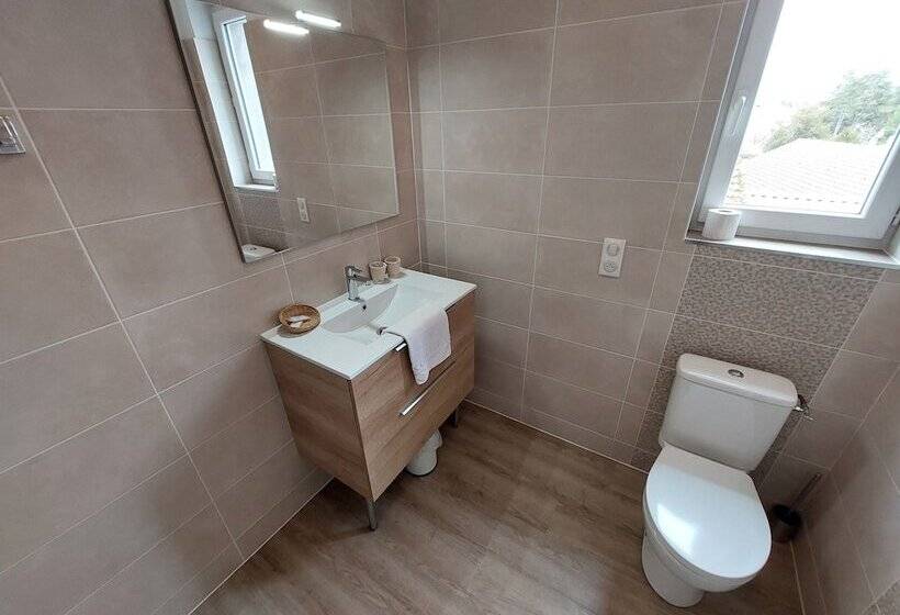 فندق Logis Hôtels   Hôtel Et Restaurant Le Lion D Or