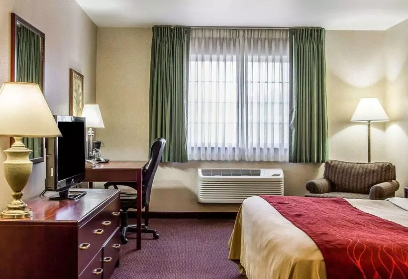 Отель Quality Inn & Suites Fort Madison Near Hwy 61