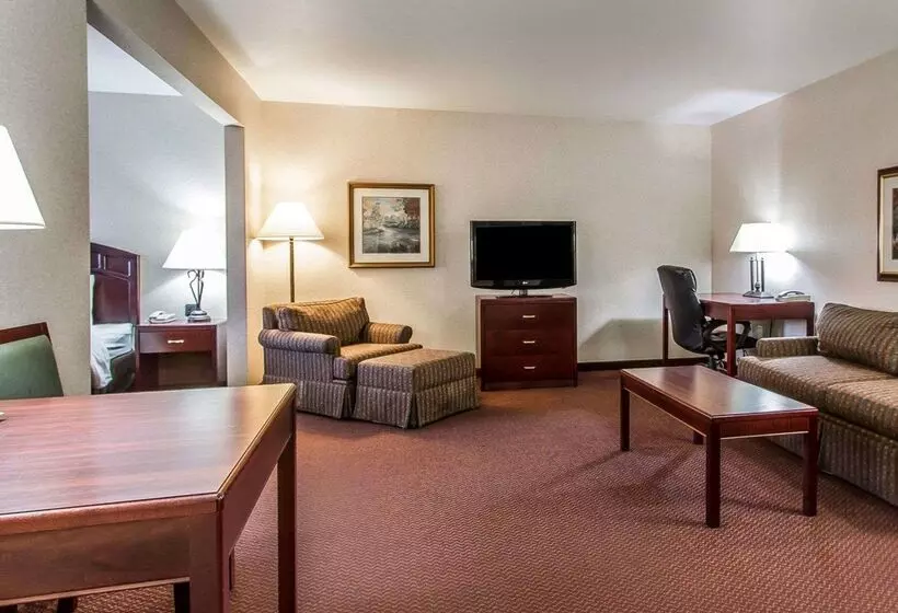Отель Quality Inn & Suites Fort Madison Near Hwy 61