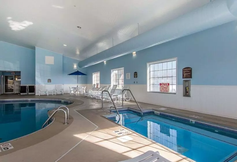 Отель Quality Inn & Suites Fort Madison Near Hwy 61