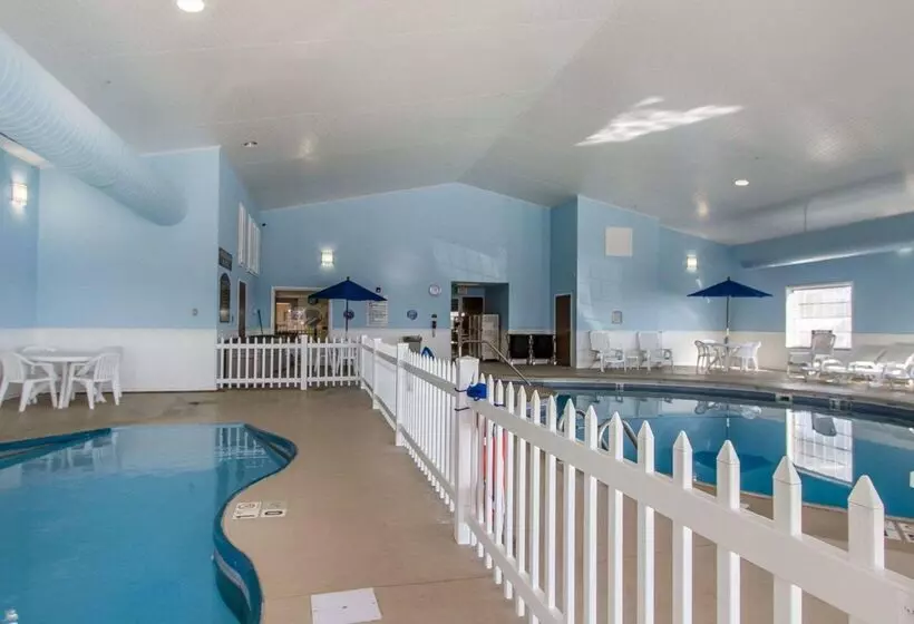 Отель Quality Inn & Suites Fort Madison Near Hwy 61