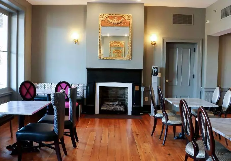 בית מלון כפרי The St. James