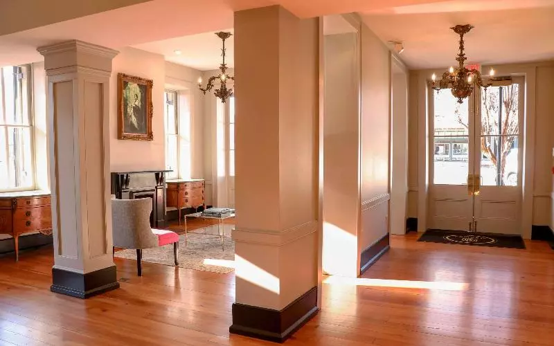 בית מלון כפרי The St. James