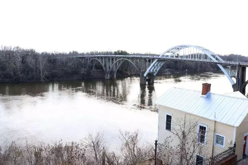 בית מלון כפרי The St. James