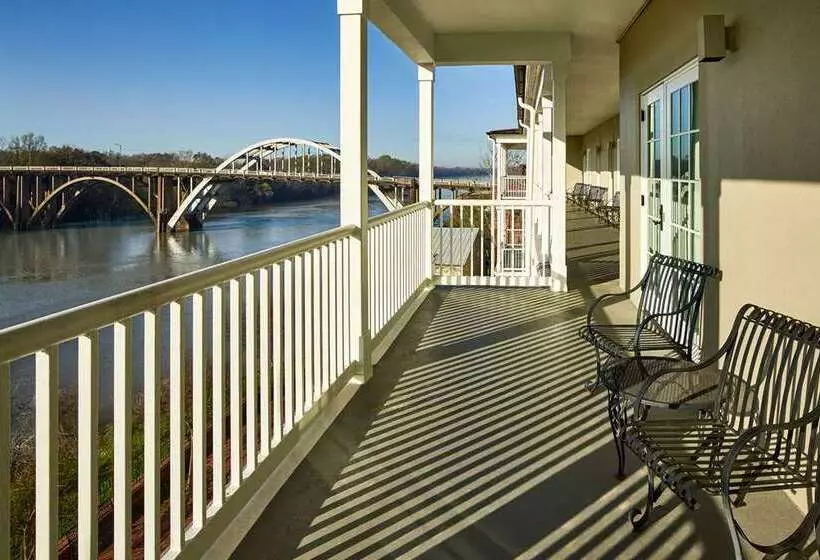 בית מלון כפרי The St. James