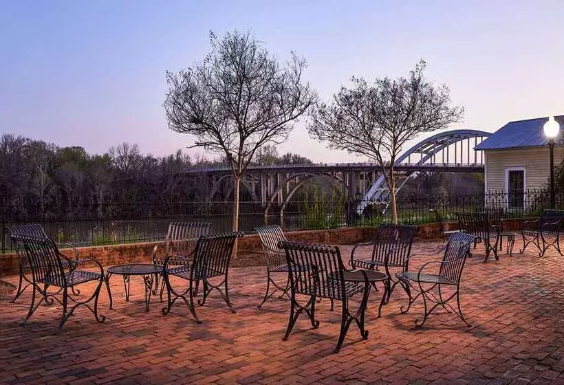 בית מלון כפרי The St. James