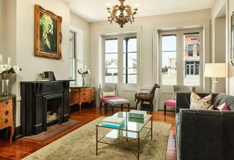 בית מלון כפרי The St. James