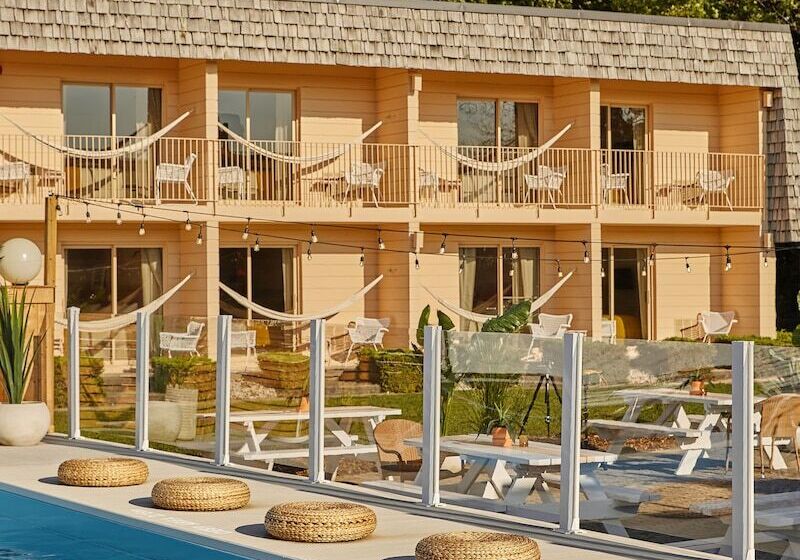 The June Motel, Sauble Beach