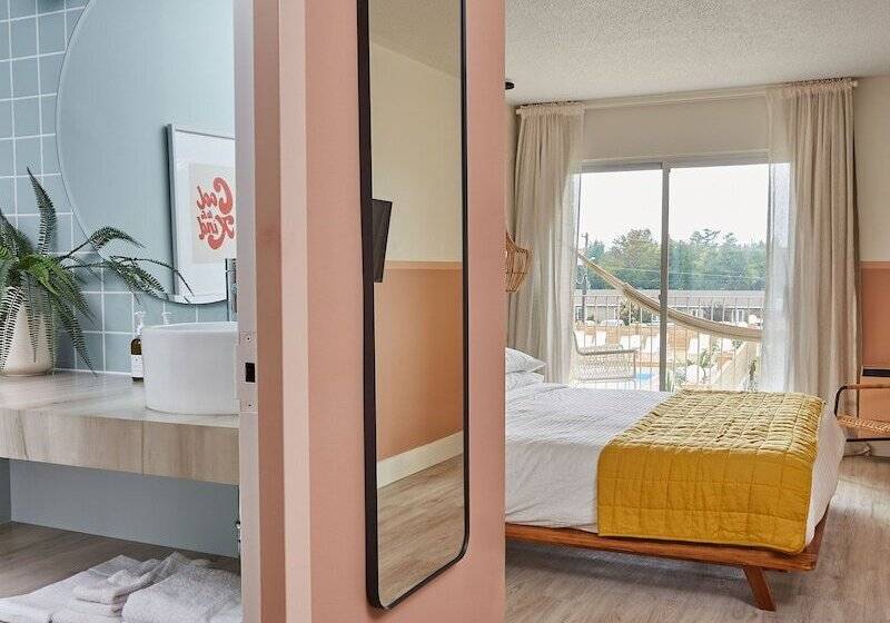 The June Motel, Sauble Beach