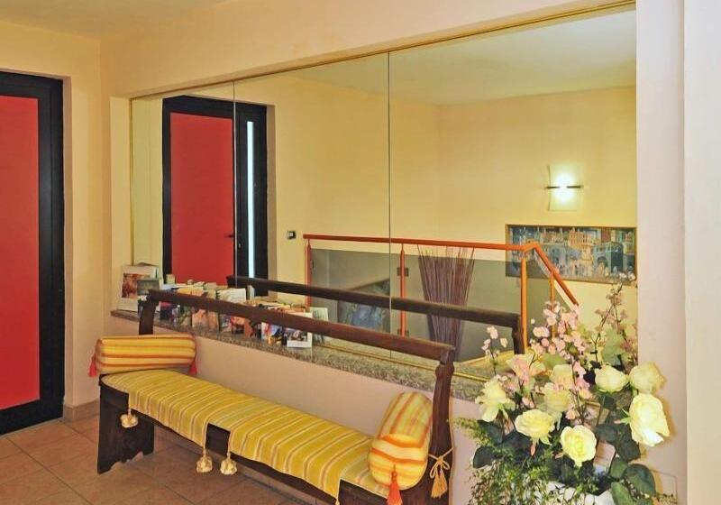 هتل B&b Ai Cipressi