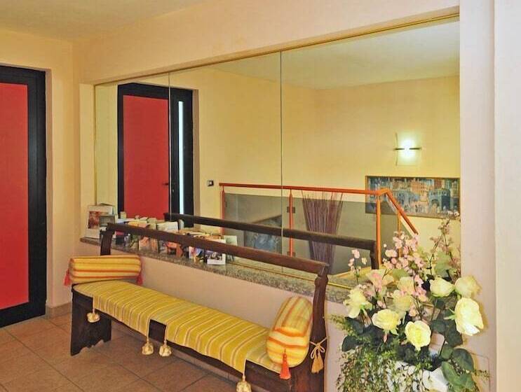 هتل B&b Ai Cipressi