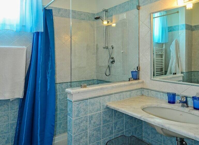 هتل B&b Ai Cipressi