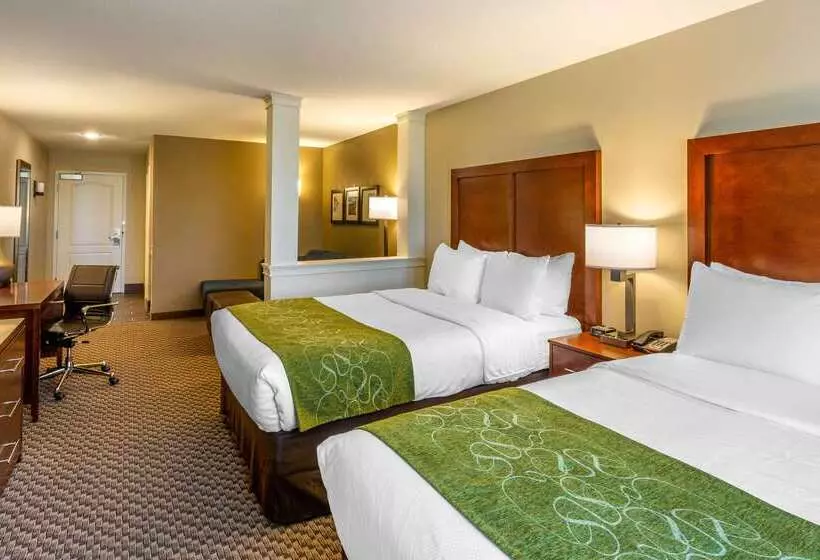 Отель Comfort Inn & Suites Logan Near University