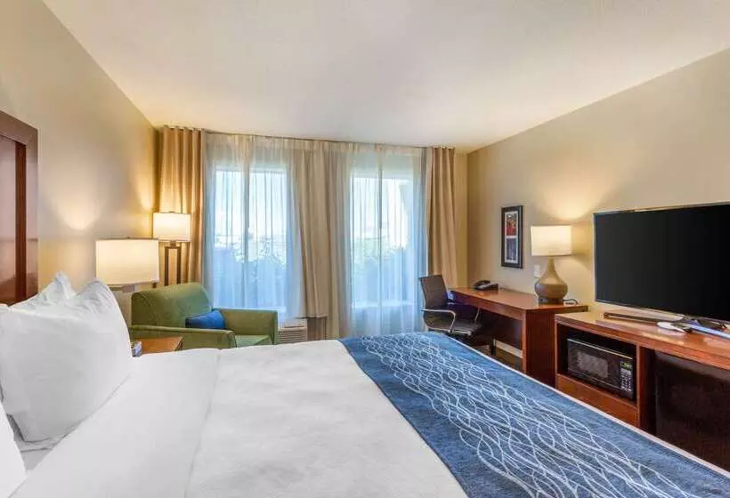 Отель Comfort Inn & Suites Logan Near University