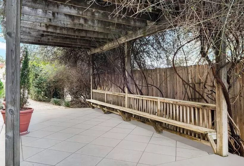 Отель Hampton Inn & Suites San Marcos