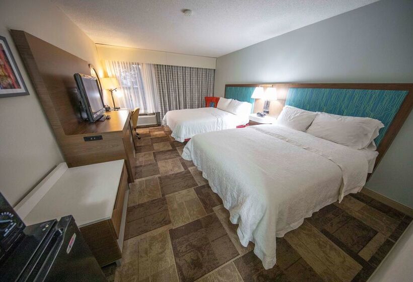 Отель Hampton Inn Hutchinson