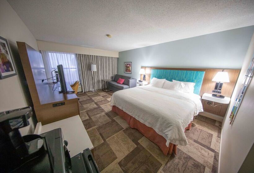 Отель Hampton Inn Hutchinson