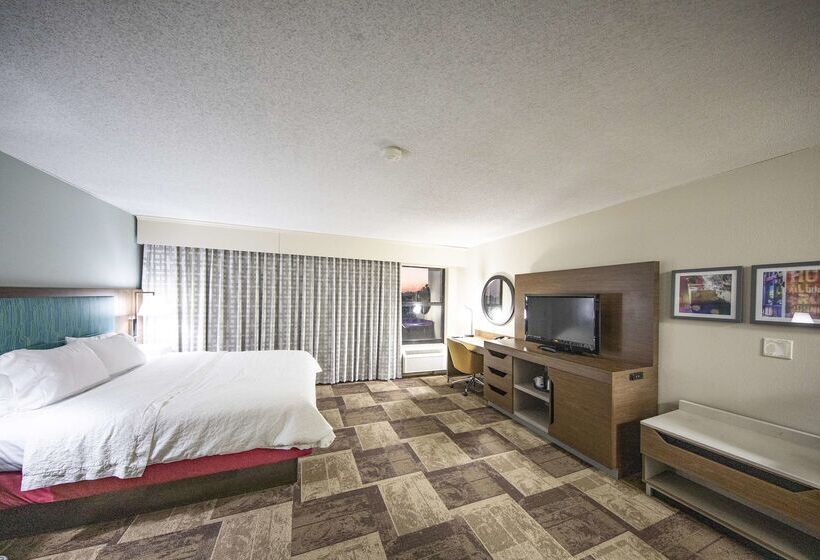 Отель Hampton Inn Hutchinson