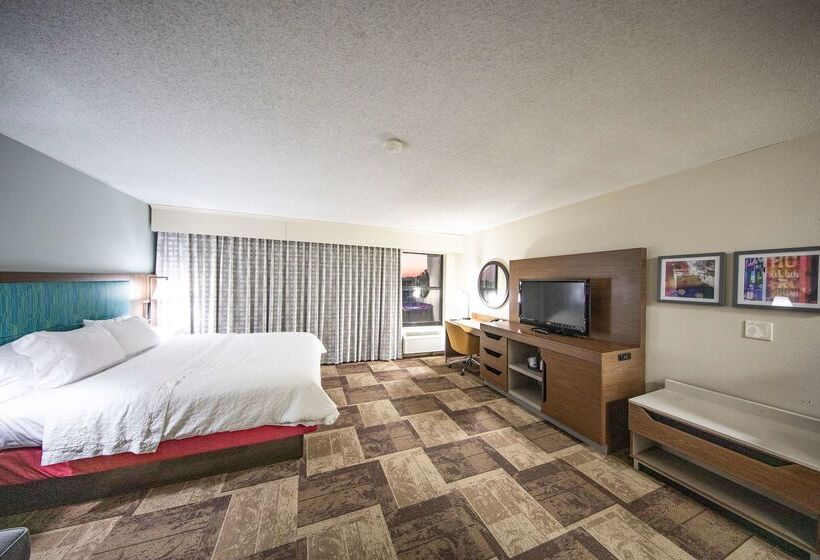 Отель Hampton Inn Hutchinson