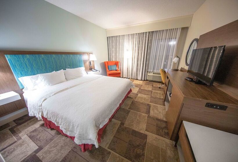 Отель Hampton Inn Hutchinson