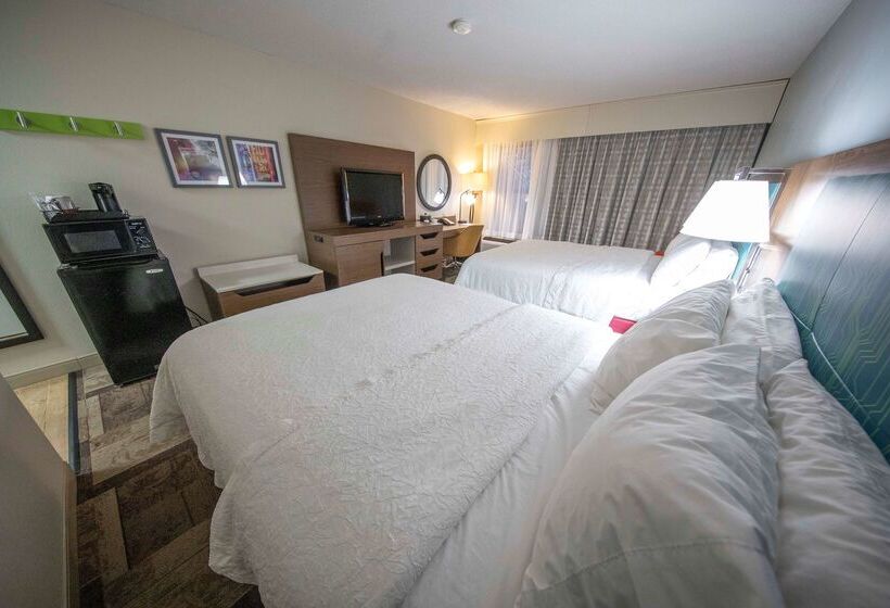 Отель Hampton Inn Hutchinson